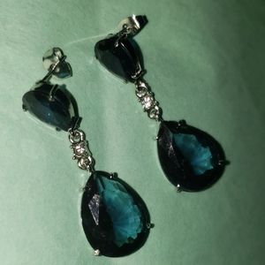 Gorgeous Rhodium Plated Unmarked Silver Post Drop Earrings 😍